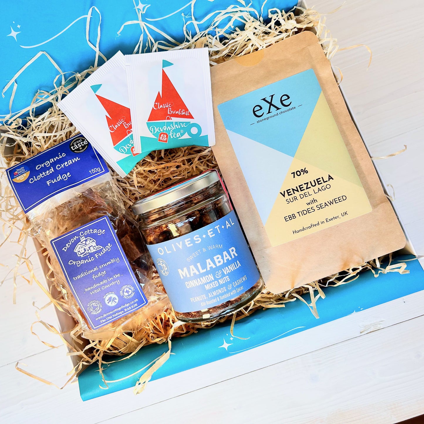 Devon Sweet Treats Hamper with Devon organic fudge, luxury nuts, Devon chocolate and Devonshire tea