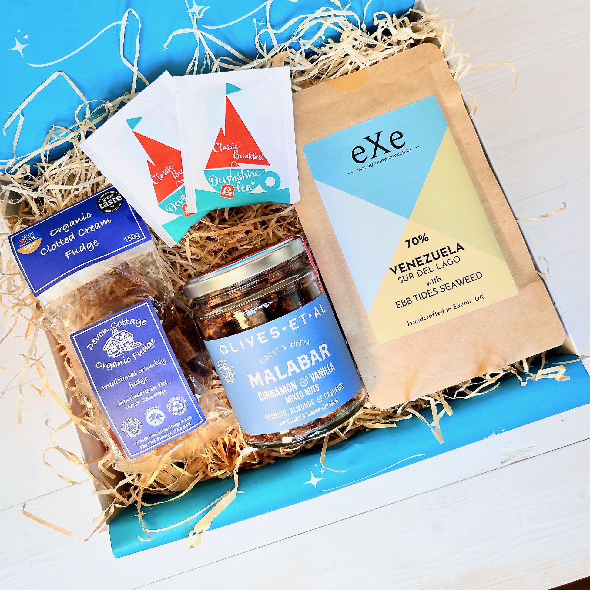 Devon Sweet Treats Hamper with Devon organic fudge, luxury nuts, Devon chocolate and Devonshire tea