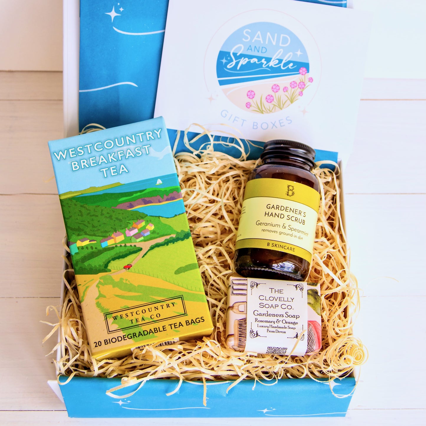 Gardeners Gift Set Mini with Cornish luxury gardeners hand scrub, Devon handmade gardeners' soap, and Westcountry Breakfast Tea